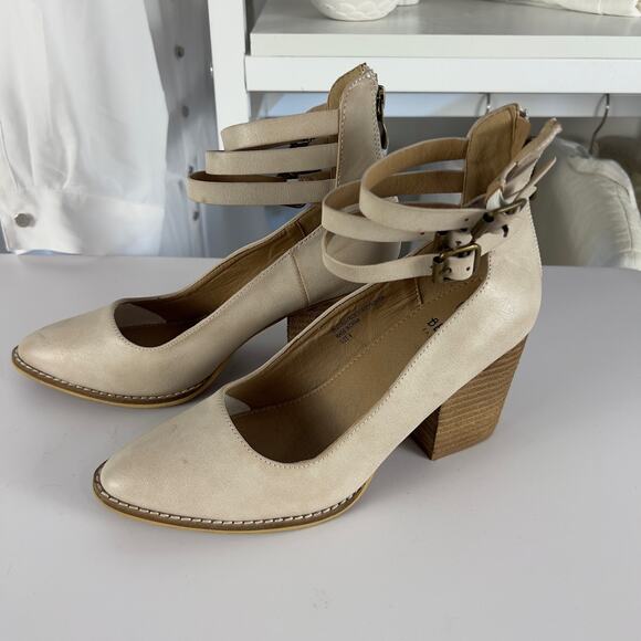 Beast women’s heels butter cream sz. 6M #S220 - Picture 1 of 15